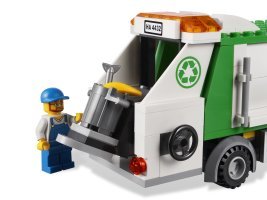 4432 - Garbage Truck