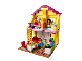 10686 - Family House