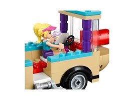 41129 - Amusement Park Hot Dog Van